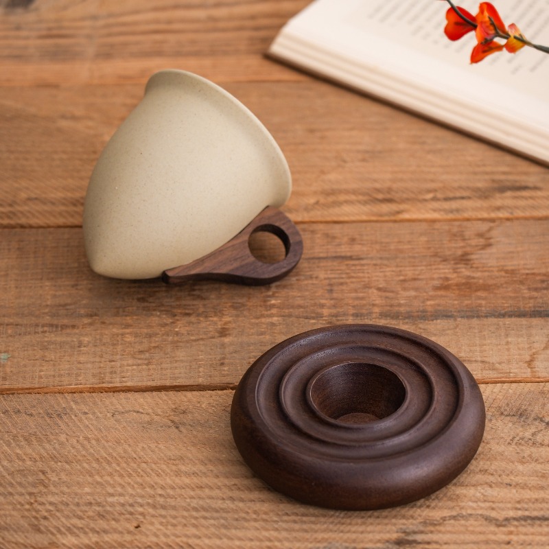 クリエイティブなブラウンセラミックと木製の組み合わせコーヒー - Coffee Tea Gardens のレビューと価格