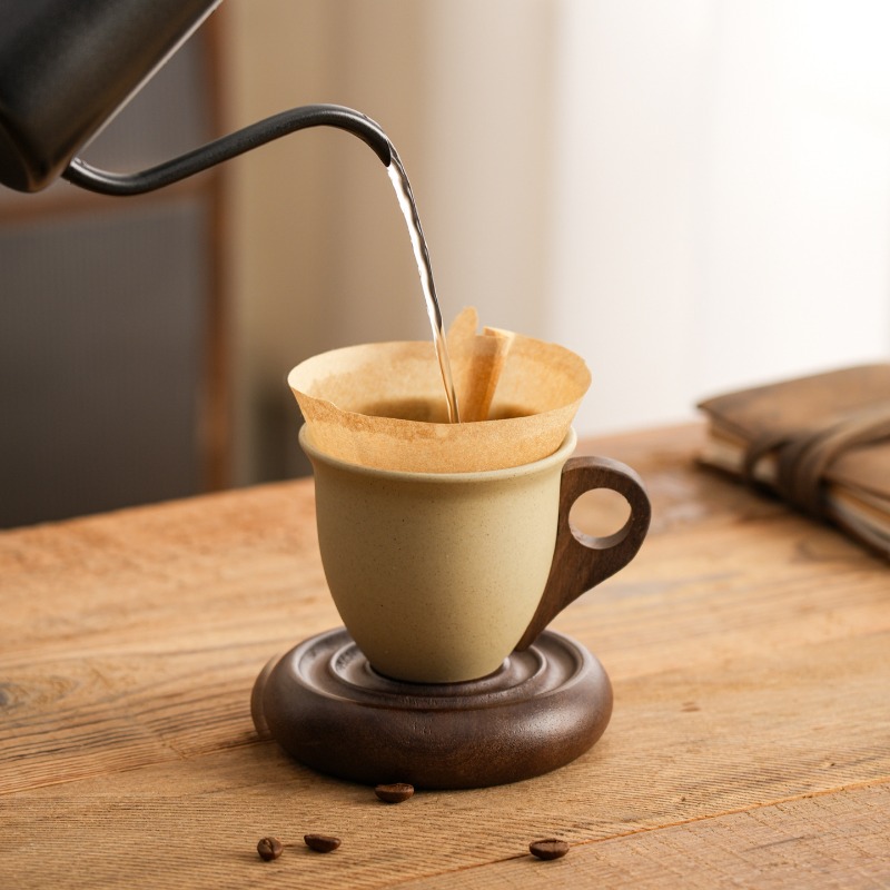 クリエイティブなブラウンセラミックと木製の組み合わせコーヒー - Coffee Tea Gardens のレビューと価格
