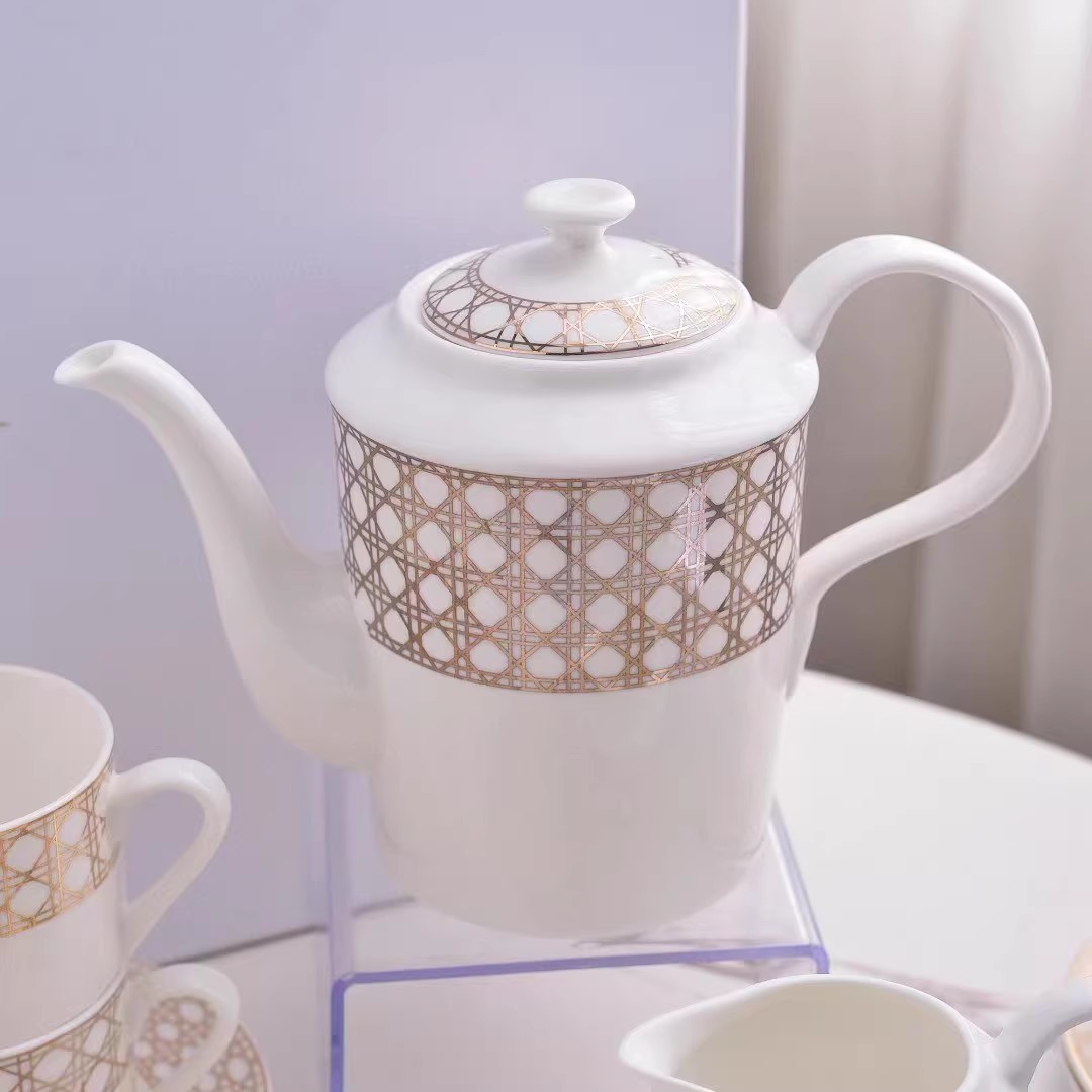ヨーロッパ風の軽やかな高級感のあるシンプルな金縁ボーンチャイ - Coffee Tea Love のレビューと価格