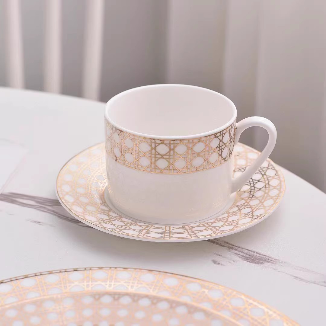 ヨーロッパ風の軽やかな高級感のあるシンプルな金縁ボーンチャイ - Coffee Tea Love のレビューと価格